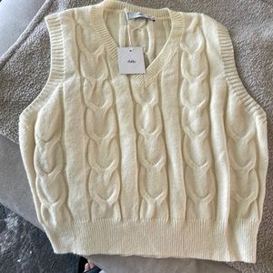 Adika lightweight sweater in pale yellow size M-L Brand New with Tag